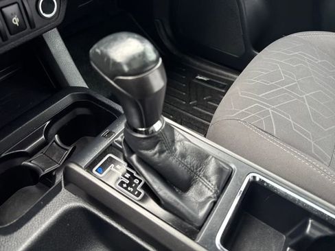 Used 2017 Toyota Tacoma TRD Off-Road image 19