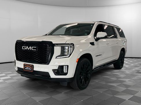 Used 2022 GMC Yukon XL Denali w/ Denali Ultimate Package AWD/4WD image 4