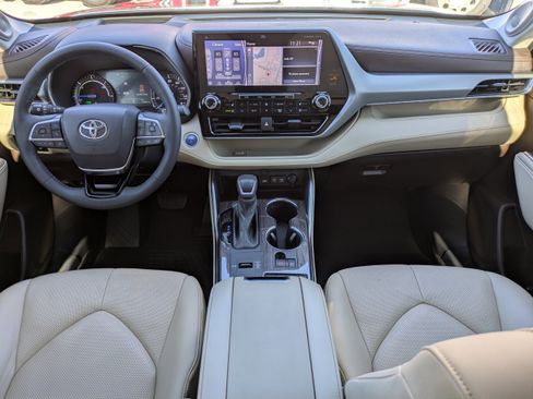 Used 2021 Toyota Highlander Platinum image 19