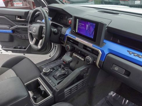 Certified 2025 Toyota Tacoma TRD Off-Road image 14