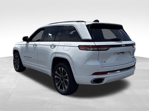 Used 2022 Jeep Grand Cherokee Overland w/ Luxury Tech Group IV AWD/4WD image 5