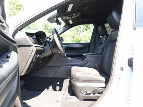 New 2025 Jeep Grand Cherokee Laredo image 11