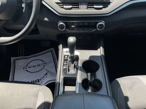 Used 2024 Nissan Altima 2.5 S FWD image 14