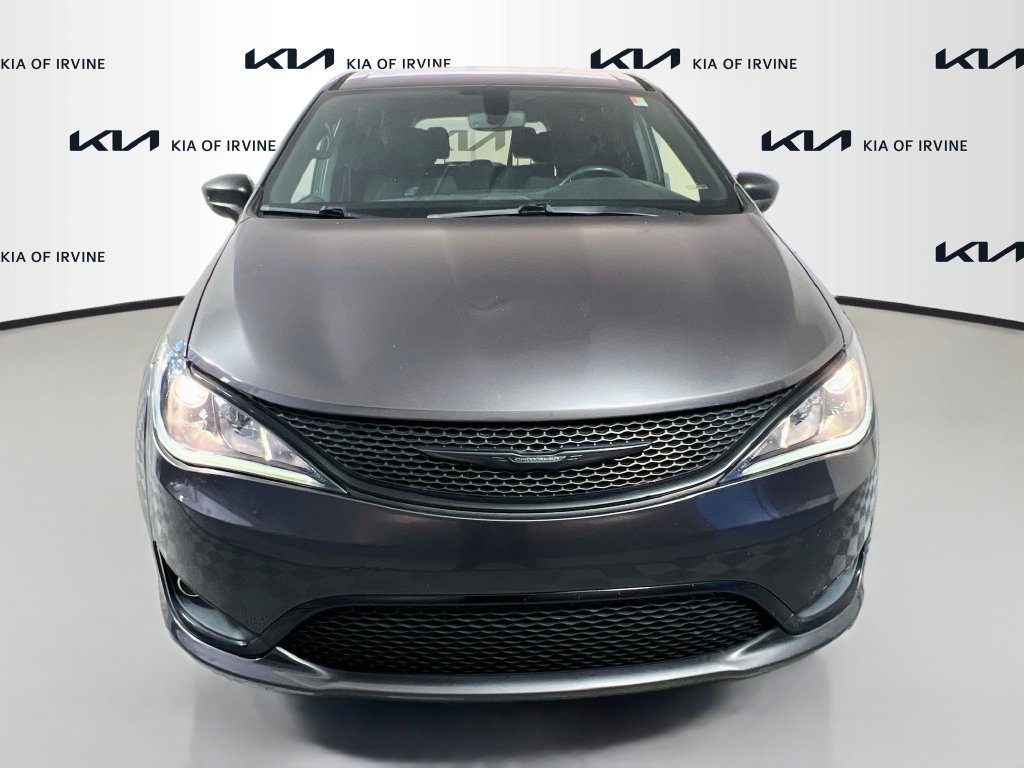 Used 2019 Chrysler Pacifica Touring Plus w/ S Appearance Package FWD image 2