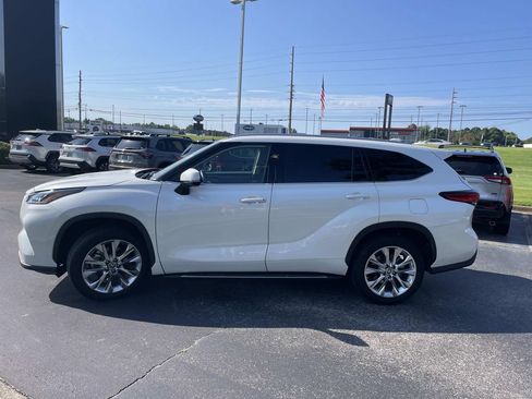 Used 2021 Toyota Highlander Limited FWD image 8