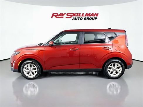 Used 2023 Kia Soul LX w/ LX Technology Package image 4