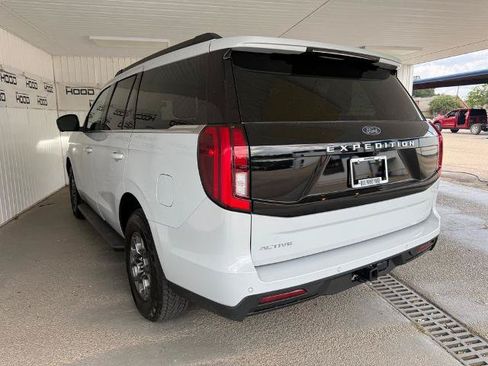 Certified 2025 Ford Expedition Active AWD/4WD image 2