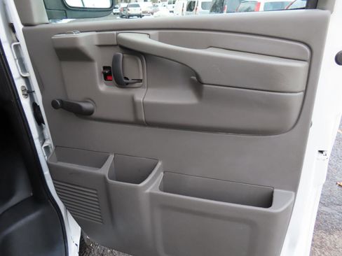 Used 2013 Chevrolet Express 2500 RWD image 15