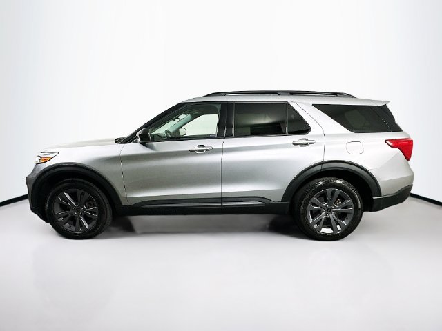 Used 2023 Ford Explorer XLT w/ Equipment Group 202A AWD/4WD image 5