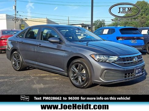 Certified 2023 Volkswagen Jetta SE w/ Panoramic Sunroof Package FWD image 1