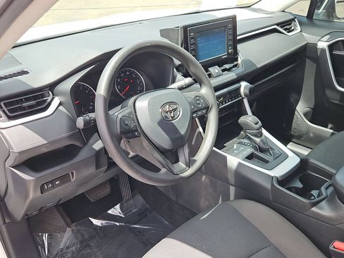 Used 2021 Toyota RAV4 LE FWD image 13