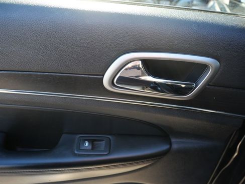 Used 2018 Jeep Grand Cherokee Limited image 24