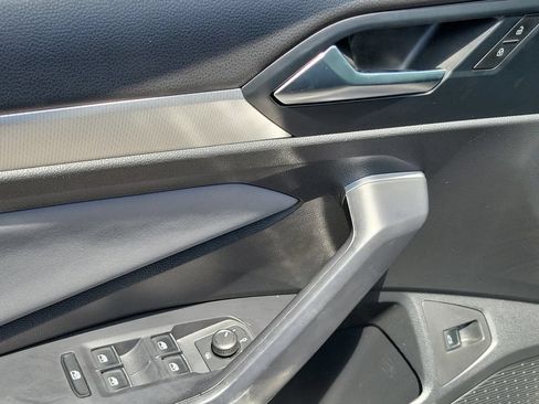 Used 2025 Volkswagen Jetta SE FWD image 24