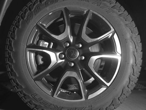 Used 2025 Jeep Compass Trailhawk AWD/4WD image 12