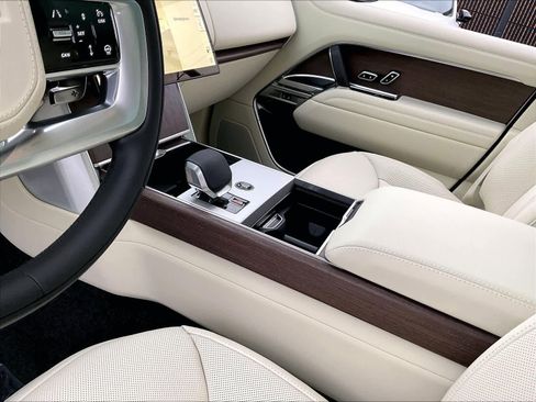 New 2026 Land Rover Range Rover SE image 10