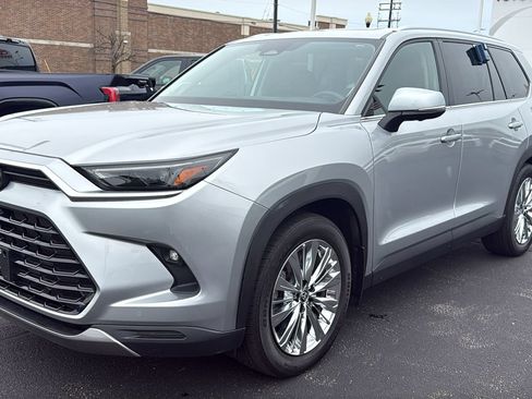 Certified 2024 Toyota Grand Highlander AWD image 3