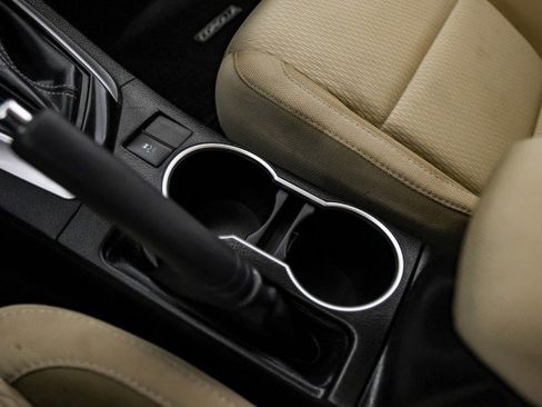 Used 2017 Toyota Corolla LE image 24