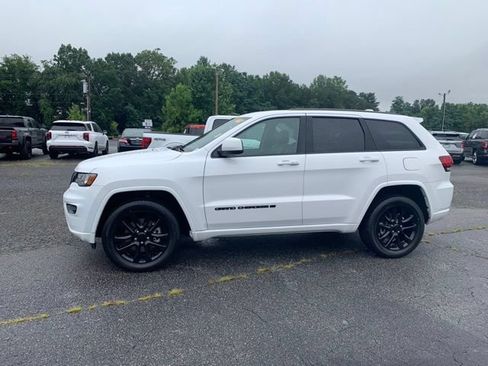 Used 2022 Jeep Grand Cherokee Laredo X AWD/4WD image 5