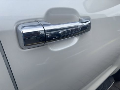 Used 2017 Toyota Sequoia Platinum image 5