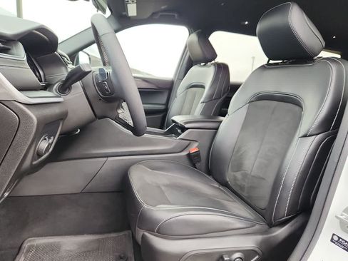 Used 2025 Jeep Grand Cherokee L Laredo image 16