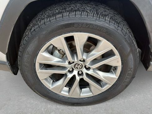 Used 2022 Toyota RAV4 XLE Premium AWD/4WD image 12