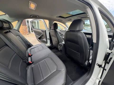 Used 2021 Volkswagen Passat 2.0T SE FWD image 17