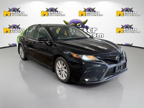Used 2021 Toyota Camry SE FWD image 3