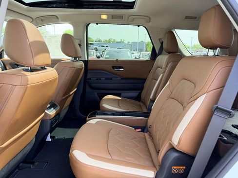 New 2026 Nissan Pathfinder Platinum AWD/4WD image 13