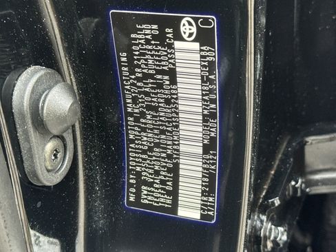 Used 2025 Toyota Corolla LE image 28