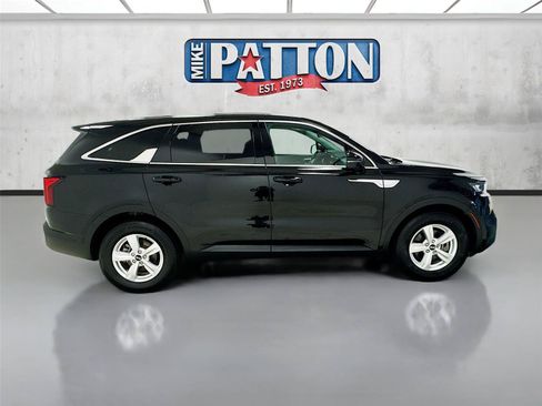 Used 2021 Kia Sorento LX FWD image 8
