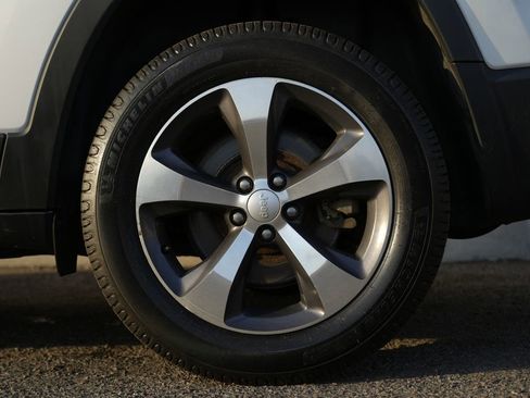 Used 2019 Jeep Cherokee Limited AWD/4WD image 14