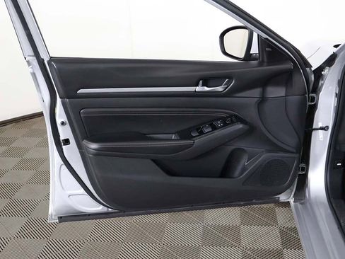 Used 2021 Nissan Altima 2.5 SV FWD image 19