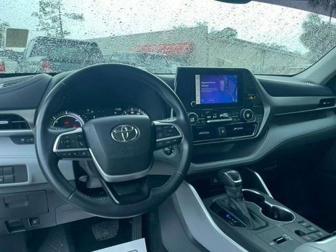 Used 2023 Toyota Highlander LE image 14