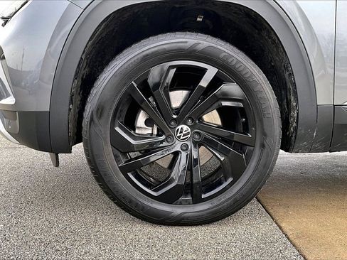 Used 2022 Volkswagen Atlas SE w/ Black Wheel Package image 10