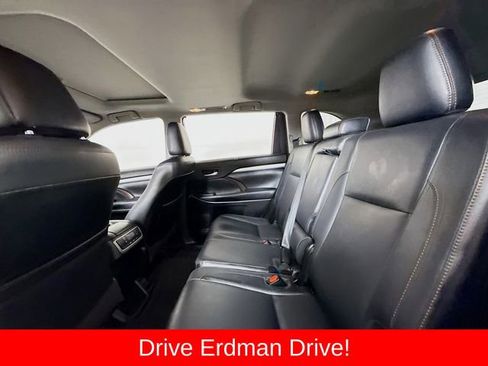 Certified 2018 Toyota Highlander XLE w/ Carpet Mat Package (TMS) AWD/4WD image 9