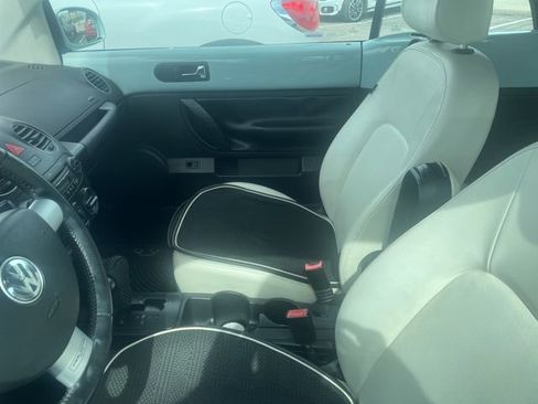 Used 2010 Volkswagen Beetle Convertible image 6