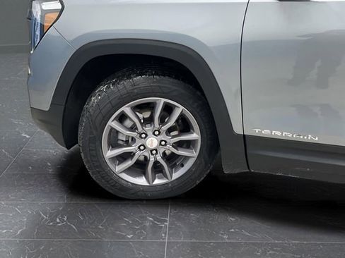 Used 2023 GMC Terrain SLT image 33