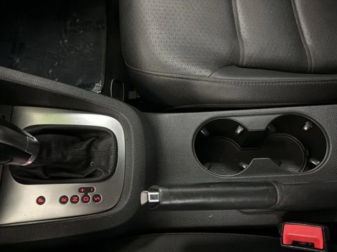 Used 2013 Volkswagen Jetta SE FWD image 12