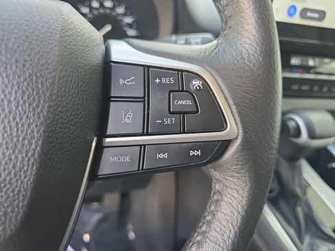 Used 2025 Toyota Sienna XLE image 26