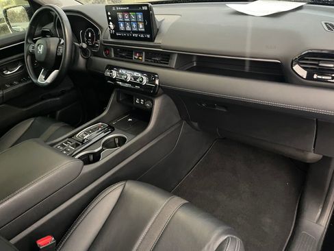 Certified 2024 Honda Pilot Touring image 21