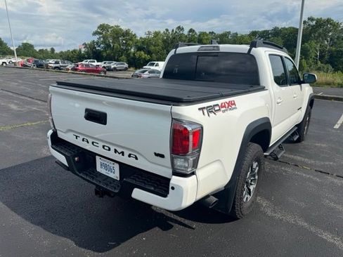 Used 2023 Toyota Tacoma TRD Off-Road w/ TRD Premium Off Road Package AWD/4WD image 3