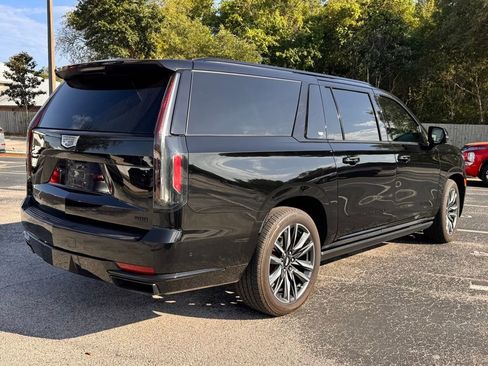 Used 2022 Cadillac Escalade ESV Sport Platinum AWD/4WD image 5