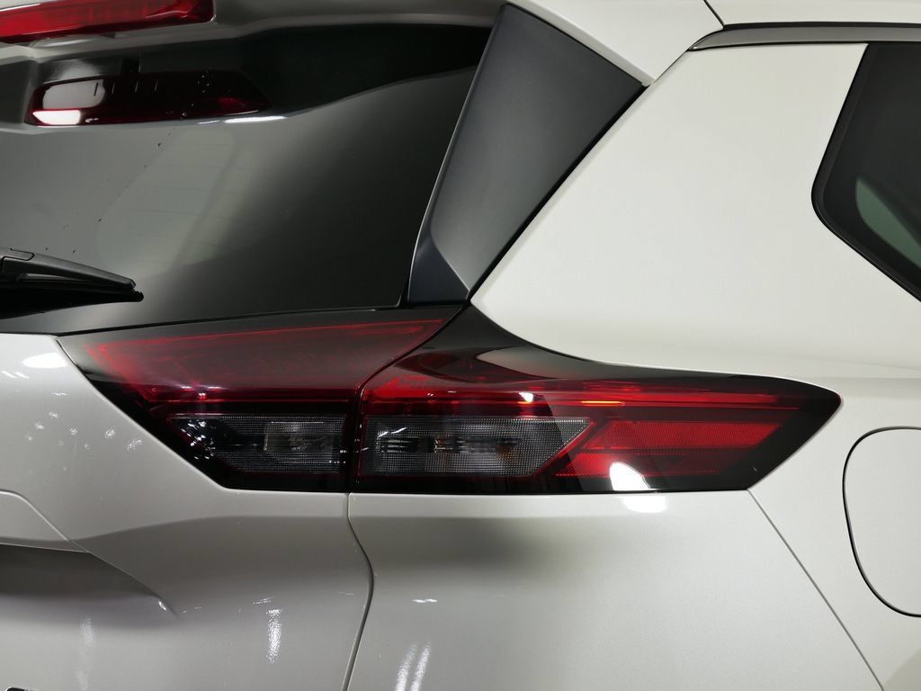 Used 2023 Nissan Rogue SV w/ SV Premium B Package AWD/4WD image 12