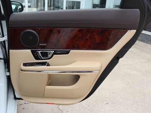 Used 2014 Jaguar XJ image 41