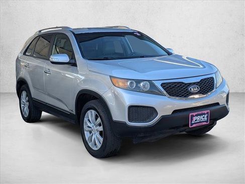 Used 2011 Kia Sorento LX image 3
