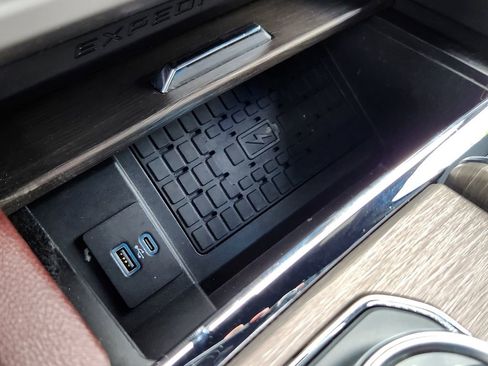 Used 2022 Ford Expedition Limited AWD/4WD image 30