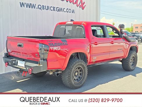 Used 2022 Toyota Tacoma TRD Sport w/ TRD Premium Sport Package AWD/4WD image 7