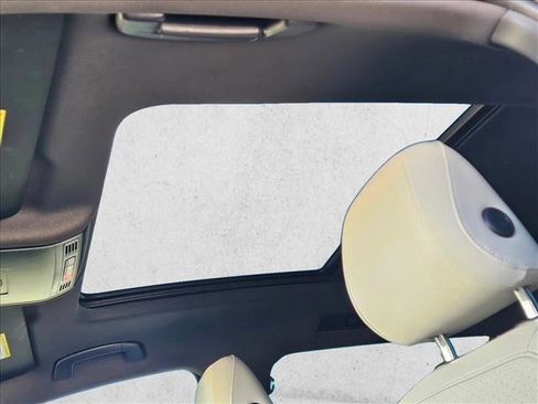 Used 2021 Volkswagen Tiguan SE R-Line image 16