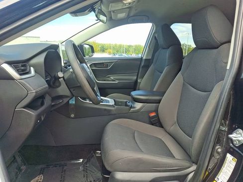 Used 2025 Toyota RAV4 LE AWD/4WD image 13
