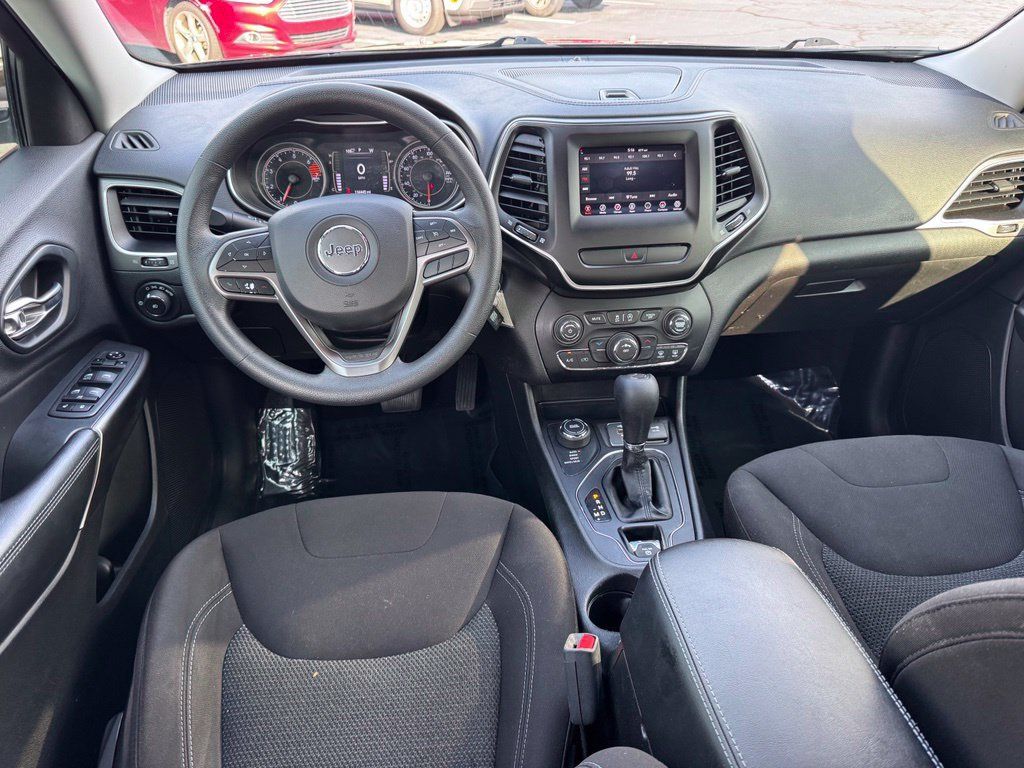 Used 2019 Jeep Cherokee Latitude w/ Popular Appearance Group AWD/4WD image 6